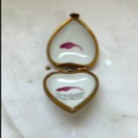 Rare Limoges Heart Pendant Box: Hand Painted Floral French Porcelain Jewelry - Picture 5 of 6